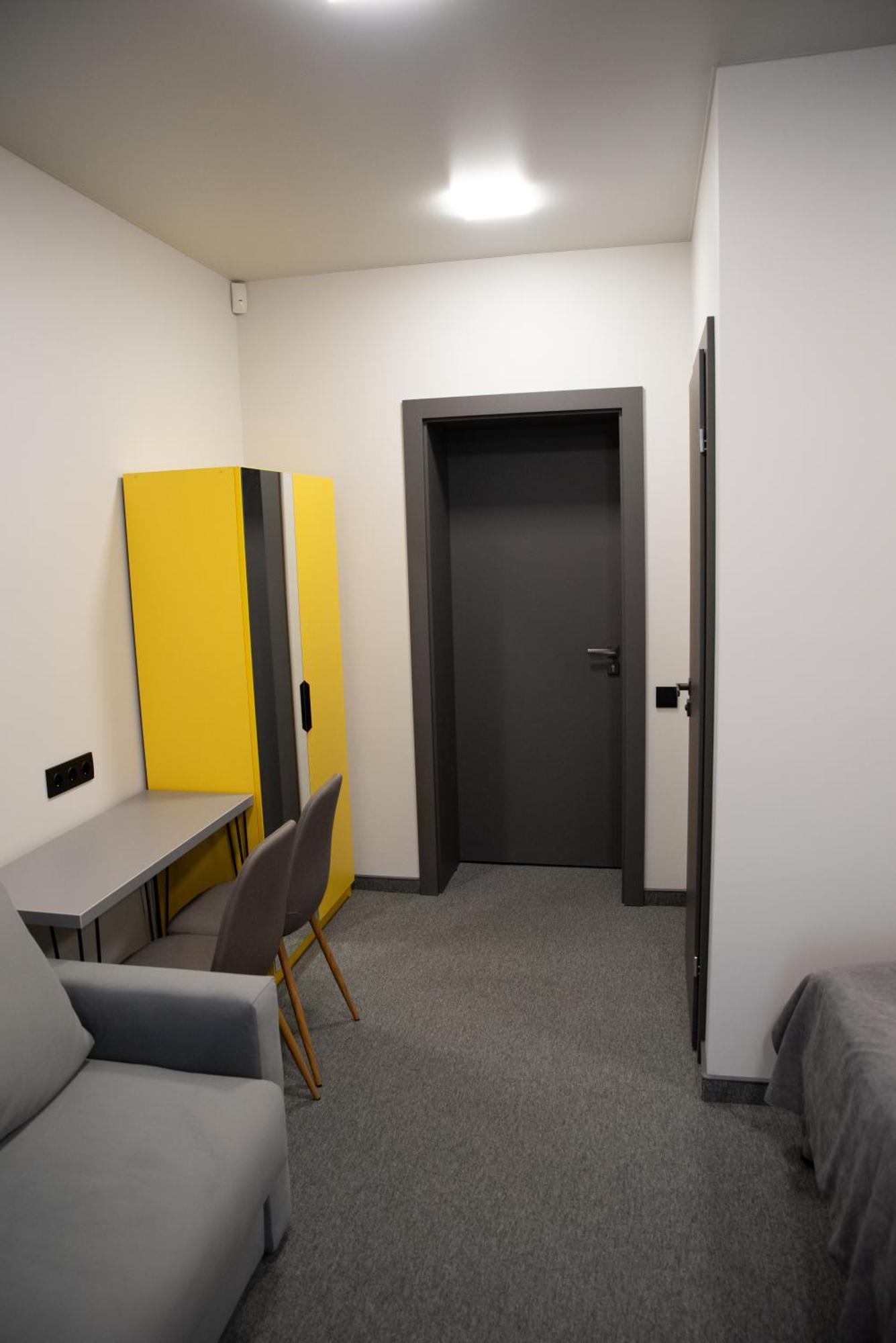 Готельні Кімнати Bodro Clinic Novovolyns'k Bagian luar foto